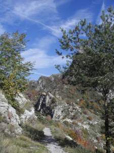 Xtrallusion photo library of independent, self-guided walking and sightseeing holidays in Italy. Pictures, images, photos and photographs taken along the way of this 1-day walking itinerary, to give you a visual impression of the day's walk.